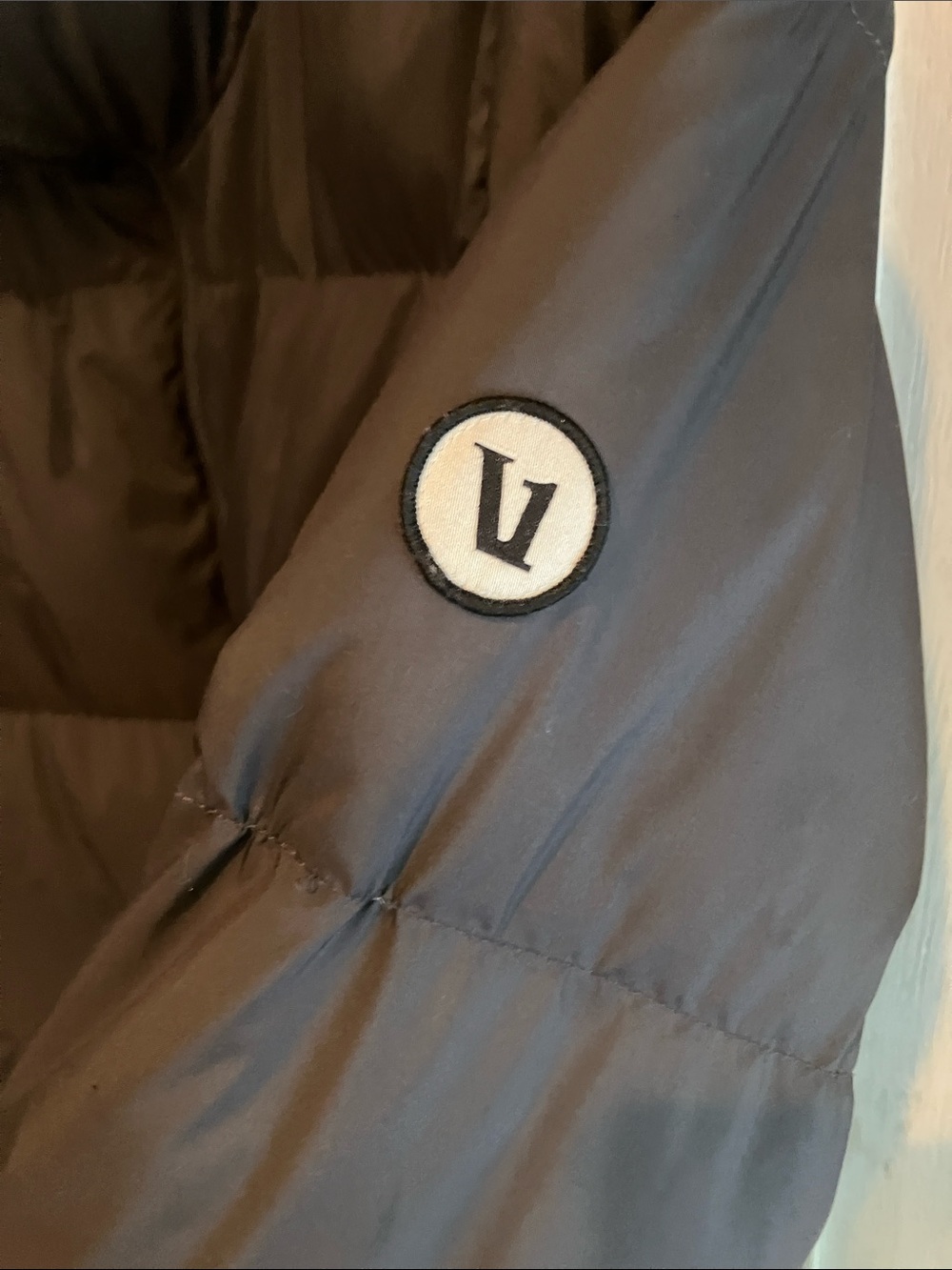 Vuori Hillside Down Jacket Medium Flaw Read Description - Picture 3 of 7